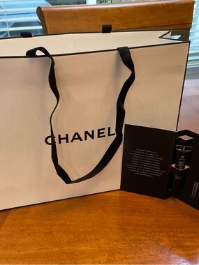 CHANEL gift bag with mascara AUTHENTIC NWT